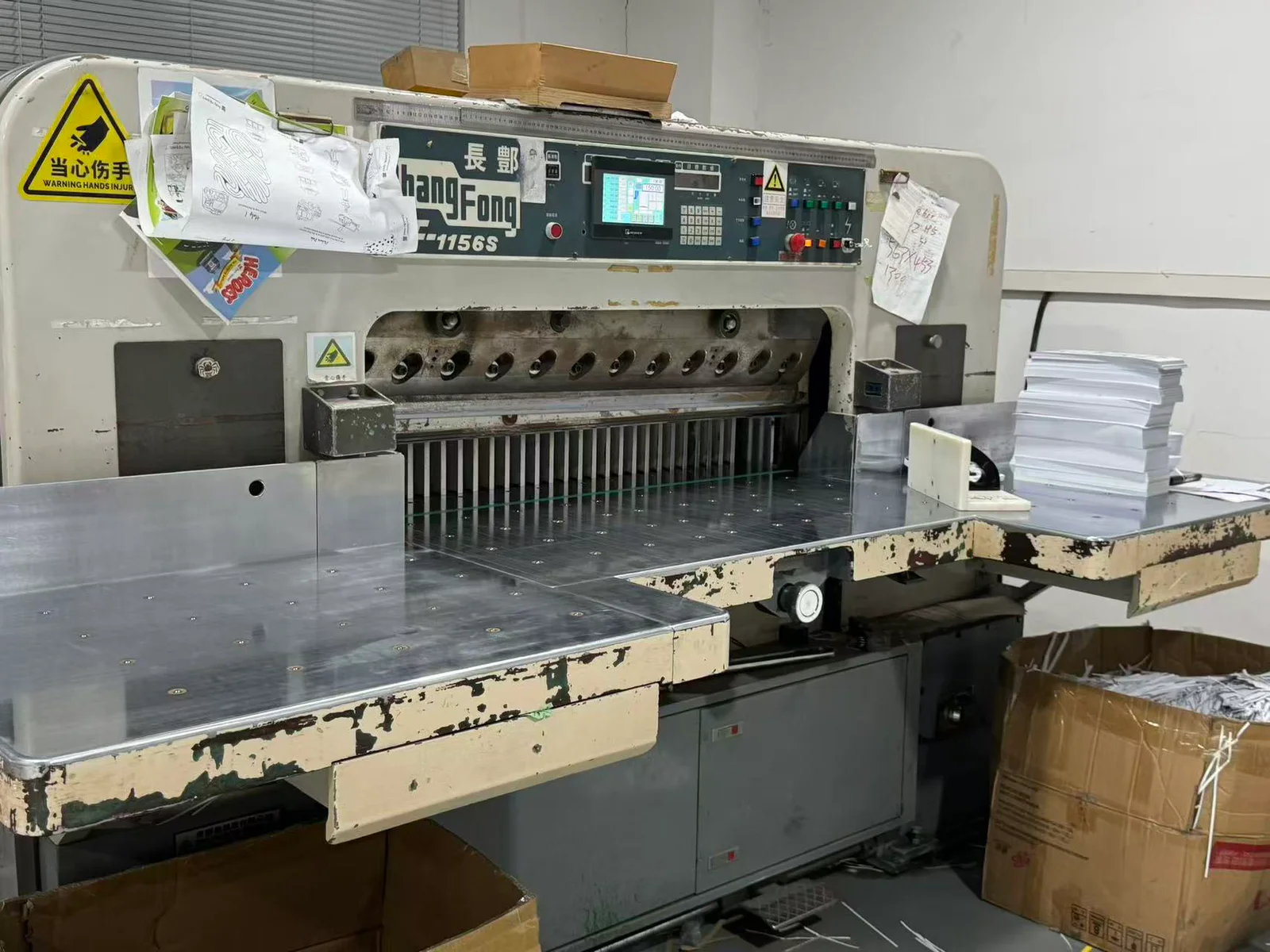Programmed paper cutter with sheets ready for cutting