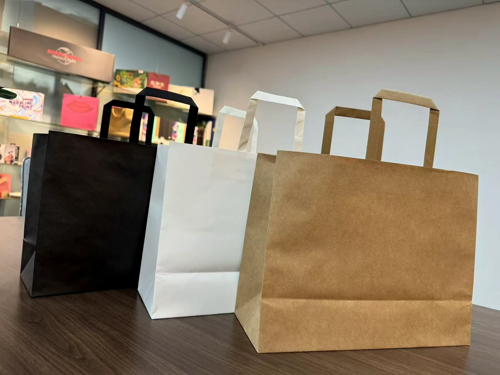 Flat and paper handle bags