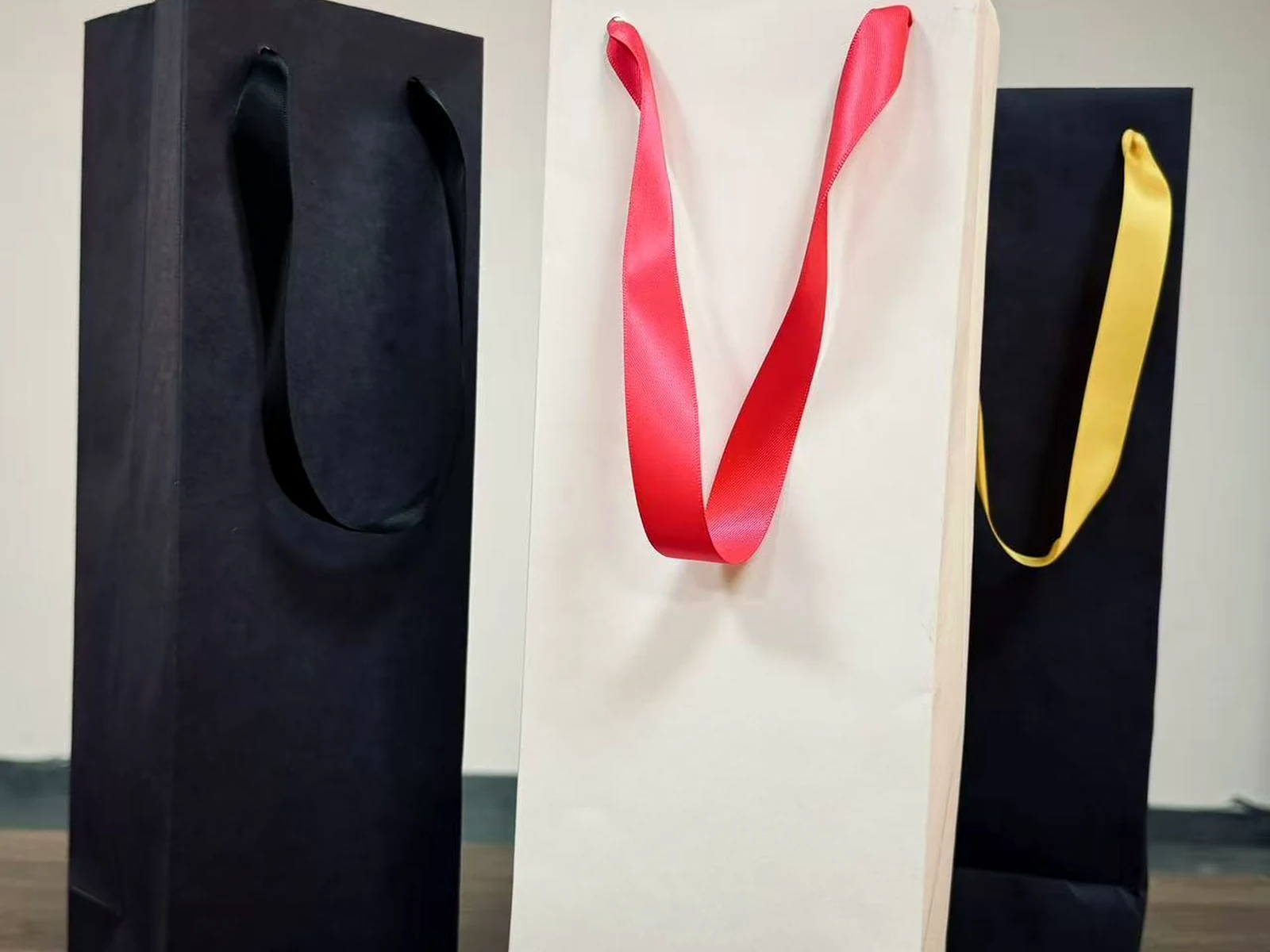 Ribbon and rope handle details