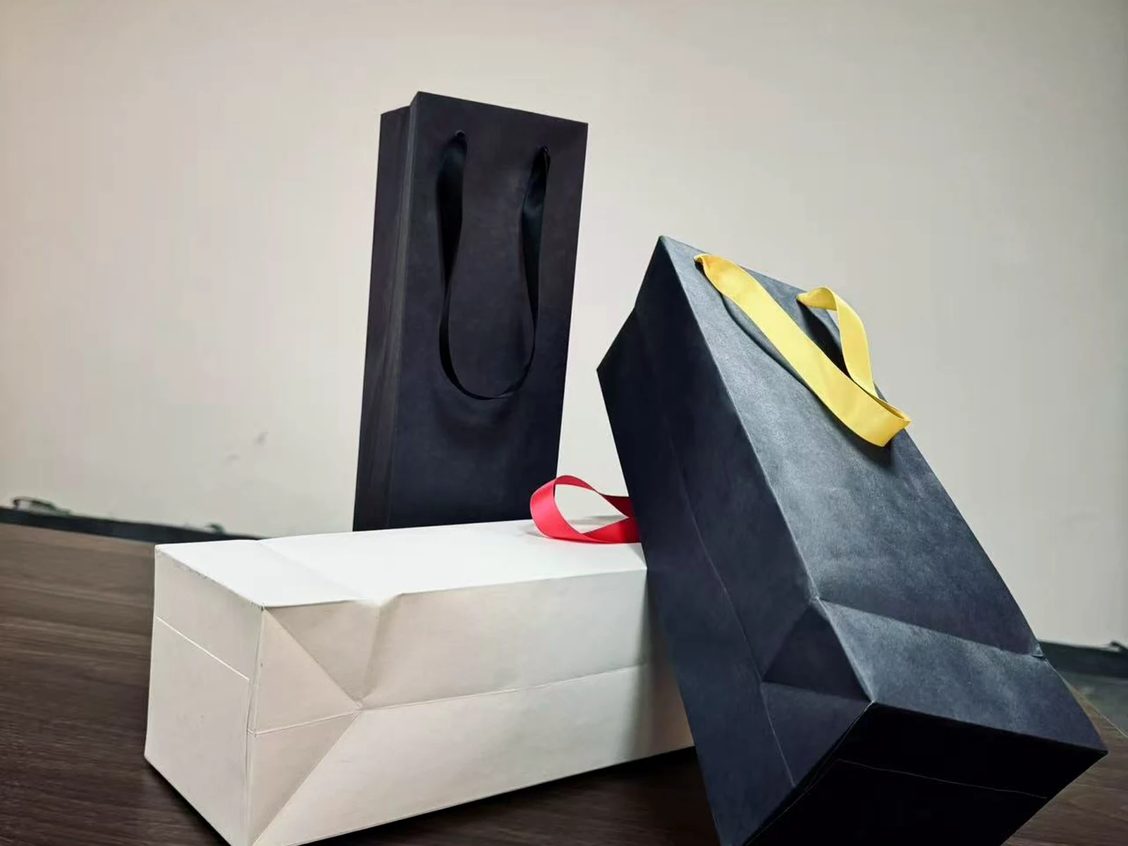Paper bag gusset, bottom and handle structure